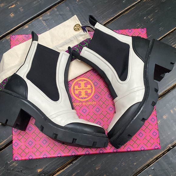 Tory Burch Chelsea Lug ankle Boots in New Ivory/Perfect Black - Size 8